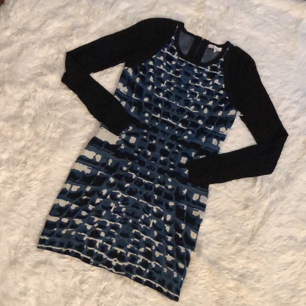 Parker Hartley Knit Dress in Blue & Black ๐๐ค - Picture 5 of 12